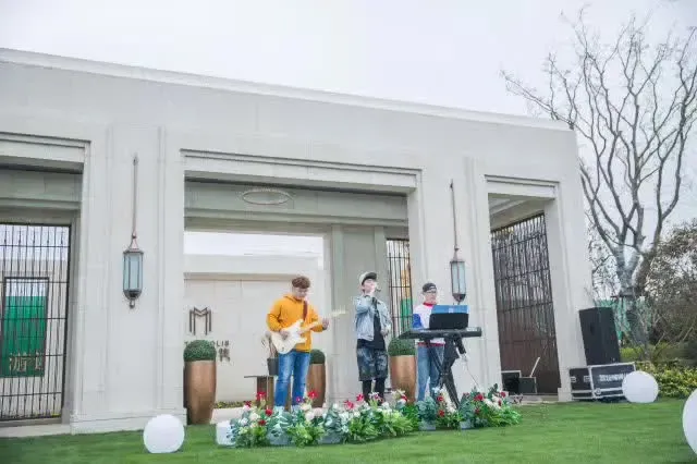 近千人到场!第一时间见证新城悦隽的都会繁盛