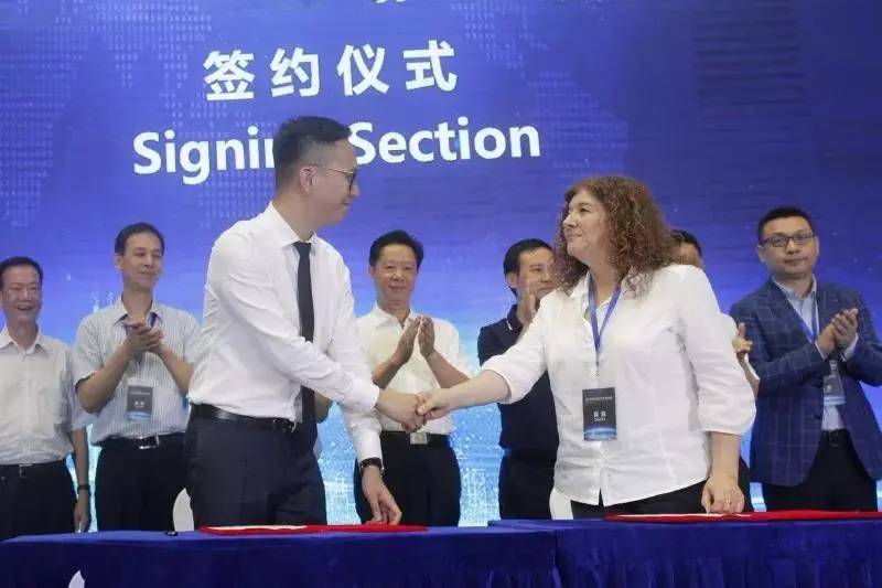 金东海集团总裁周德昌与以色列messila学院ceo塔玛尔签署《合作备忘录