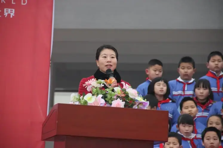 5/20                  砂子塘小学何芳校长发表讲话