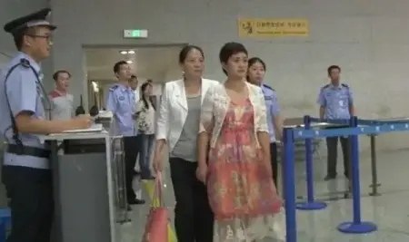 浙江跑路美女老板被抓前一天在非洲看房(多图)