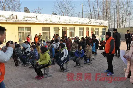 荣域城市广场前往濮阳县柳屯镇看望资助儿童